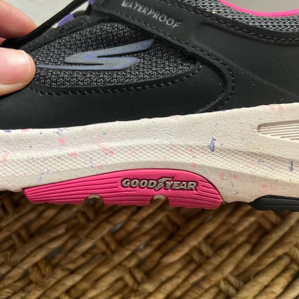 Skechers, Women's Size 7.5, Black and pink, Go Walk Ultra Go, Air Cooled - Picture 13 of 16